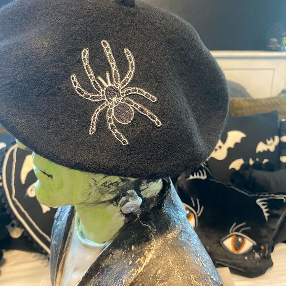 Gothic Vintage Inspired Black Beret Spider Embroidery Soft Stretchy Unique OS - Picture 4 of 5